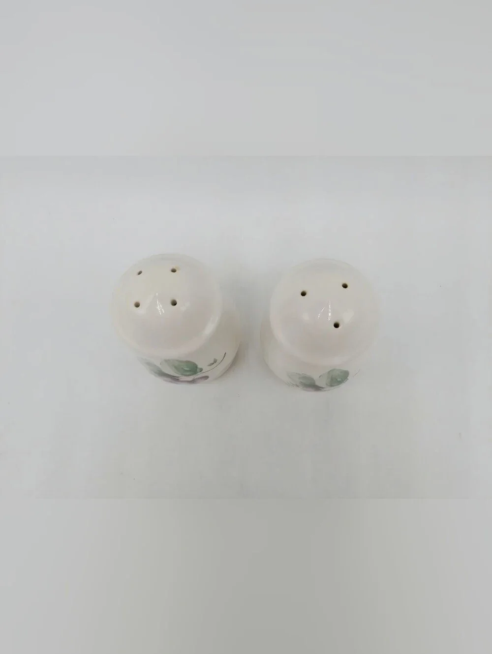 Pfaltzgraff “Grapevine” Salt & Pepper 4”